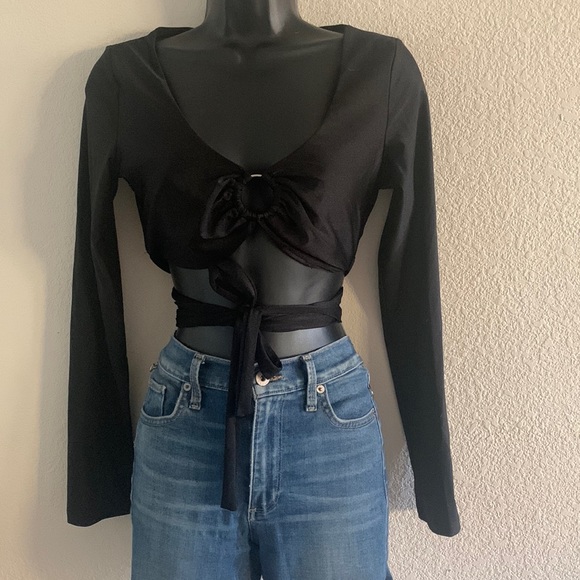 ADIKA Long Sleeve Black Tie Waist Deep V Crop Ring Top Size Large - Picture 2 of 8